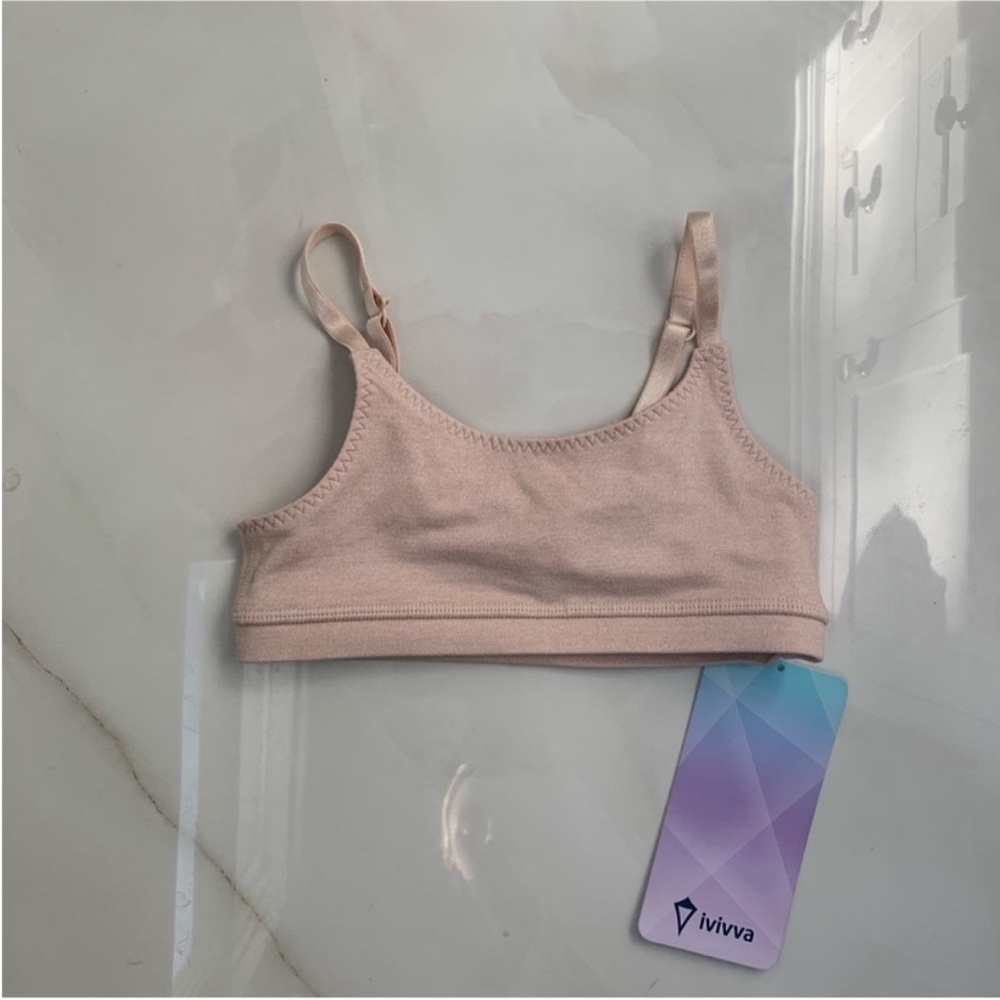 NWT Ivivva Girls Lululemon Everyday Flow Training Bra 
Tan size 7